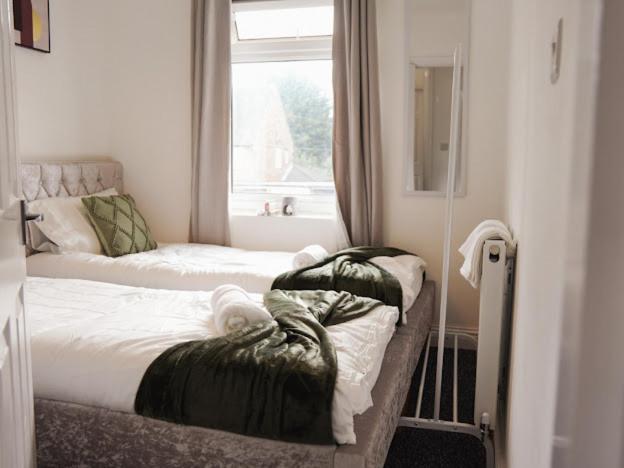 Home In Speke- 8 Mins Walk To Airport Ngoại thất bức ảnh