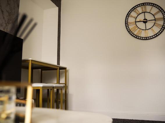 Home In Speke- 8 Mins Walk To Airport Ngoại thất bức ảnh
